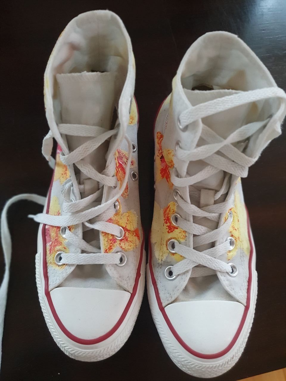 Scarpe da donna: Converse Chuck Taylor High Sneaker Blumenmuster gebraucht – Usato da Beromünster venduto da Balibon
