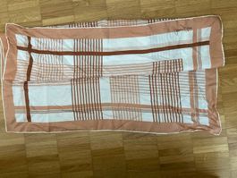 Elegantes Foulard mit geometrischem Muster