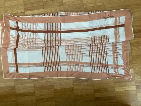 Elegantes Foulard mit geometrischem Muster