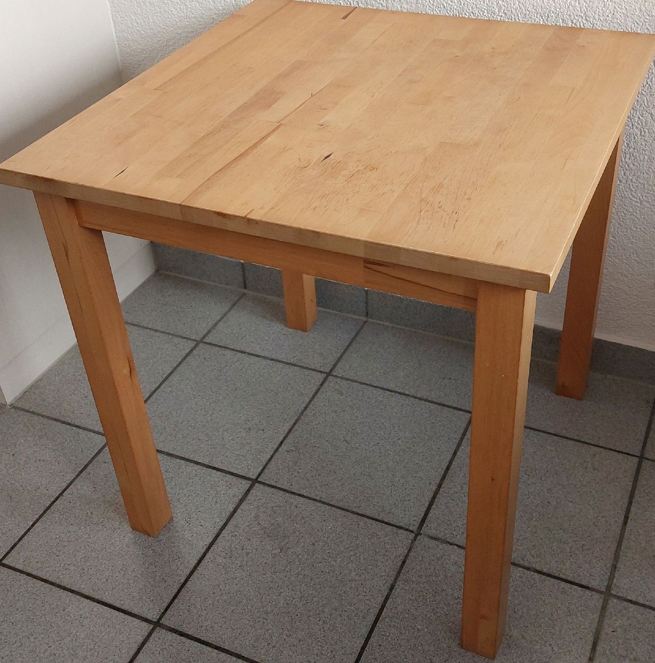 Wood table with 2 chairs (D'occasion) à Zürich pour CHF 10 – retrait ...