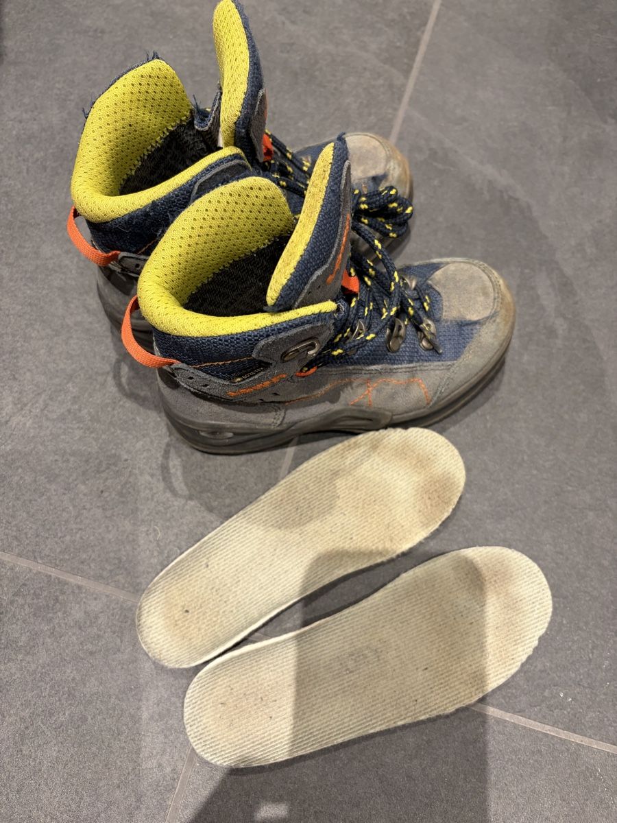 Lowa Scarpe per ragazzi: Lowa Kinder Wanderschuhe Gr. 28 – Usato da Bern venduto da Croquant 2