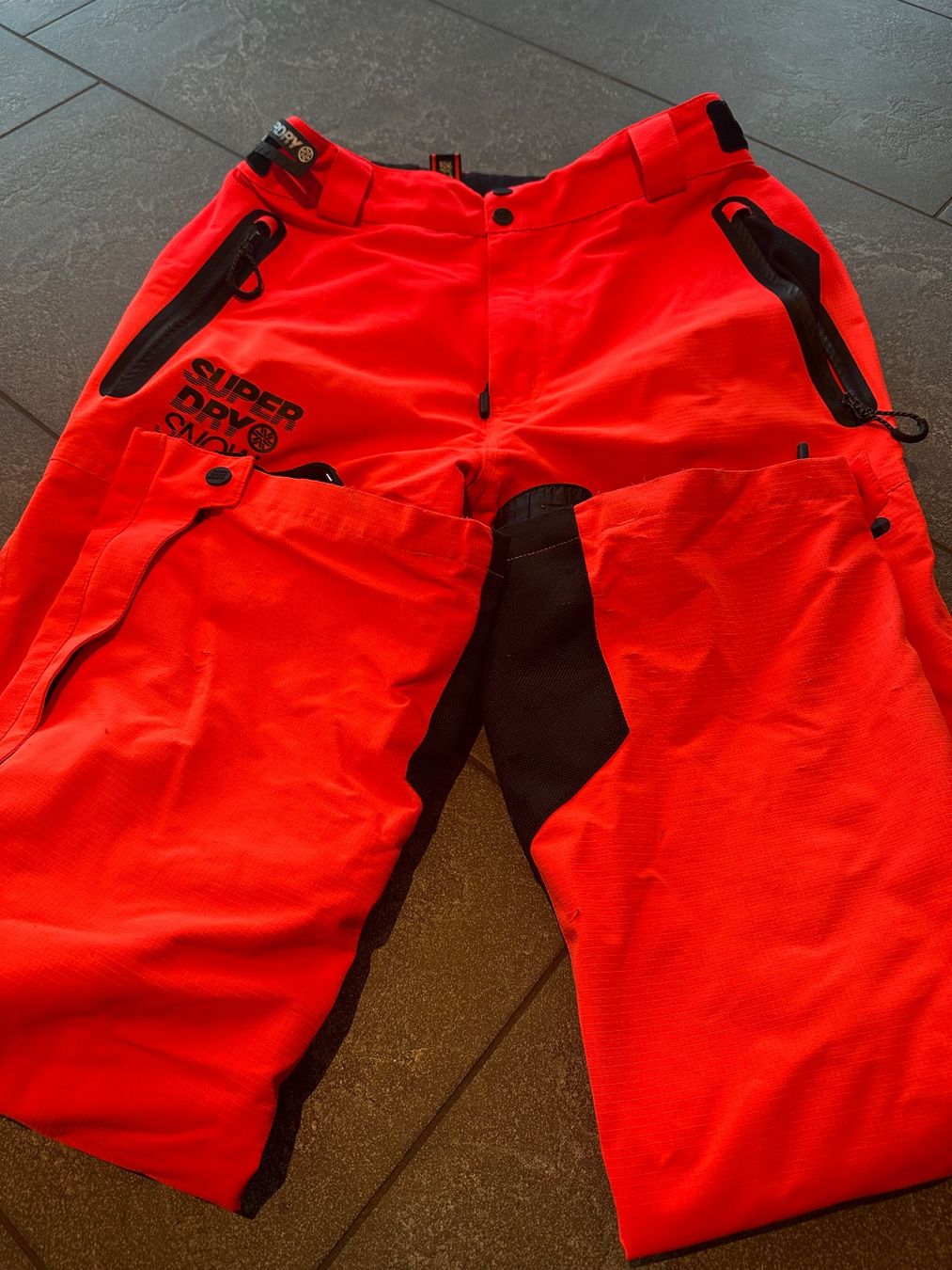 Superdry Giacche: Skijacke & Hose – Usato da Krauchthal venduto da Sukra1 4