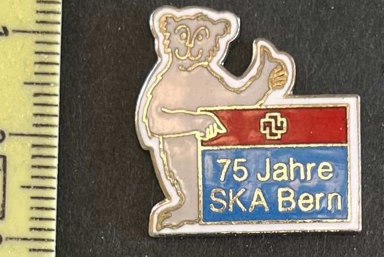Swiss Plaketten & Abzeichen: 75 Jahre SKA Bern, Bär/ Pin – Gebraucht aus Ostermundigen von DaxKarten-75