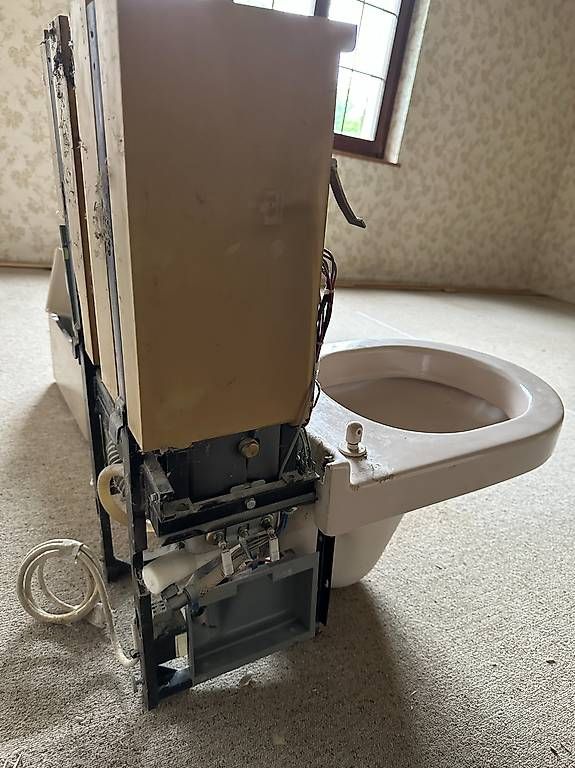 WC: Clos o Mat Dusch WC / Toilette – Usato da Buchs AG venduto da Stunner 3