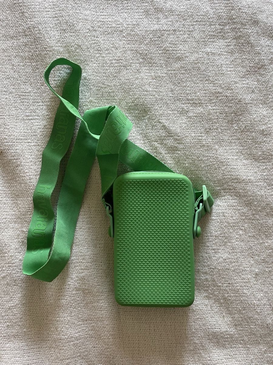 Borse da donna: Sac pochette Havaianas vert – Usato da Carouge GE venduto da Valou1976 1