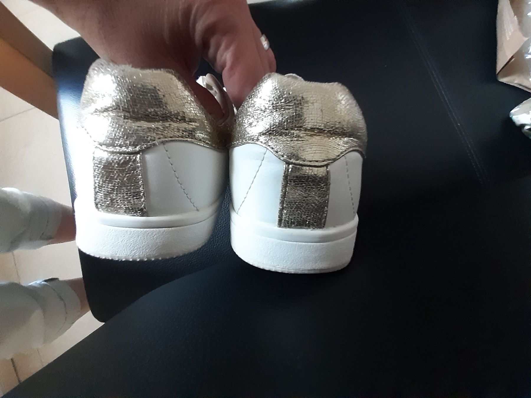 Only Scarpe da donna: ONLY Sneaker, Weiss mit Gold, Grösse 37 – Usato da Rothenthurm venduto da Meitli18 3