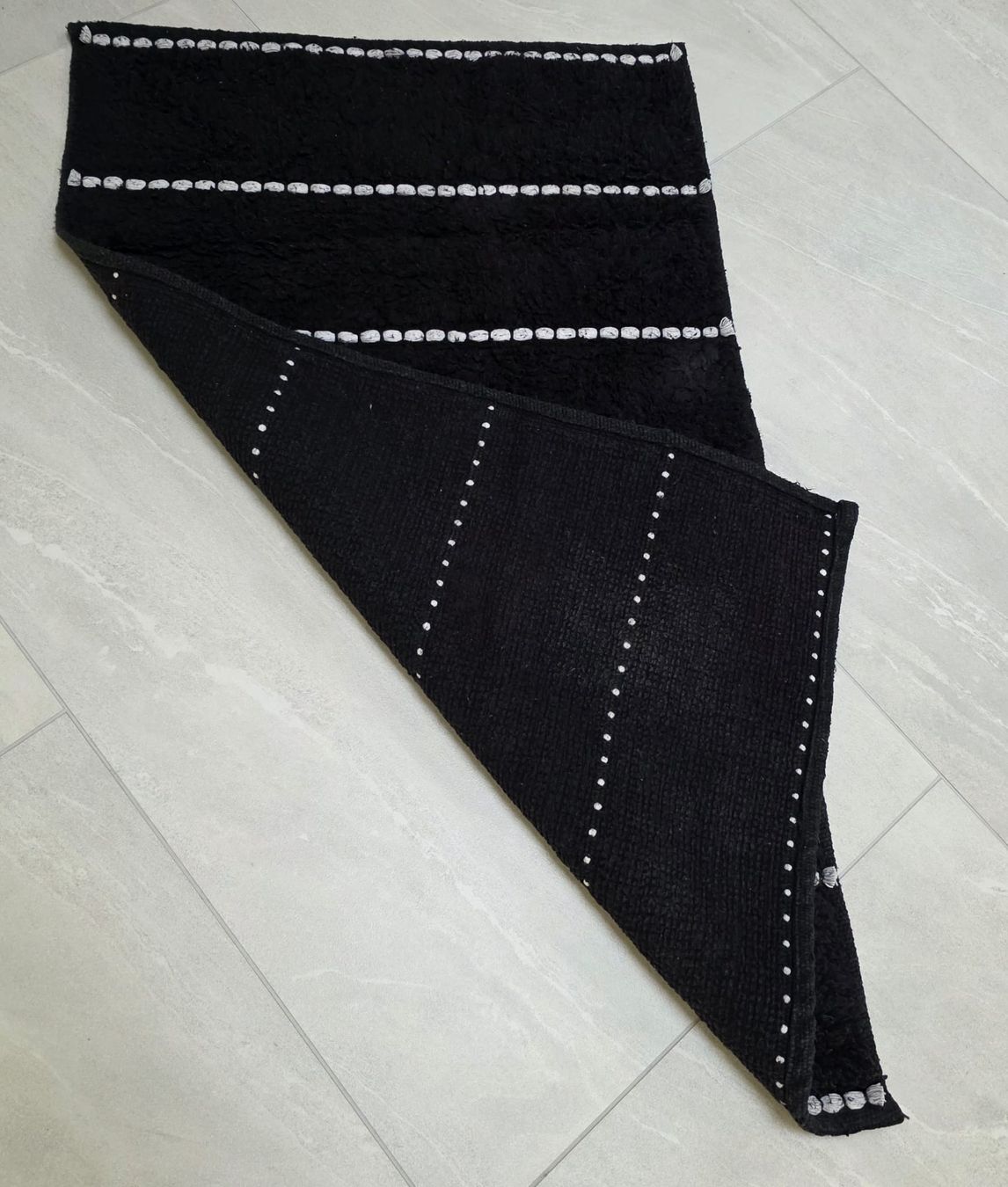 Tappeti: Schwarz-Weiss Baumwoll Badteppich – Usato da Rheinsulz venduto da Dred 3
