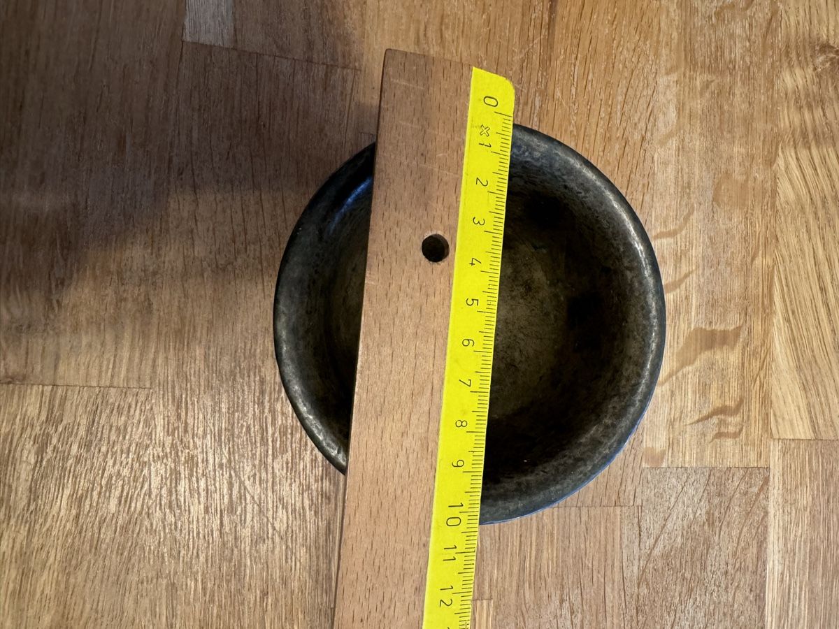 Sonstiges für das Kochen & Backen: Antiker Mörser. Massiv und schwer Messing oder Bronze – Gebraucht aus Goldach von Messerguru 3