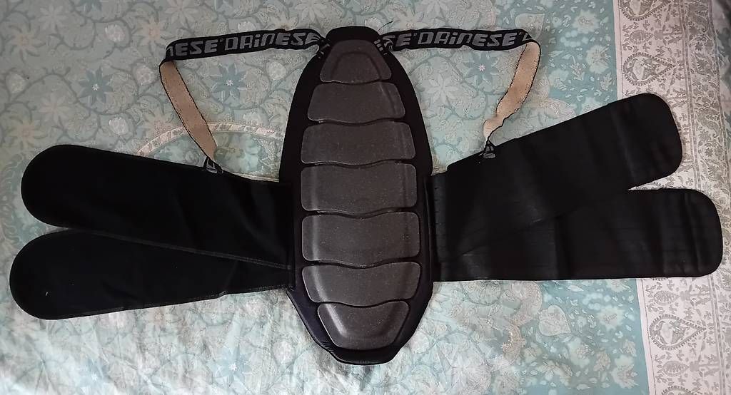 Protezioni & Imbottiture: Rückenprotektor Dainese – Usato da Dübendorf venduto da Lillalovis