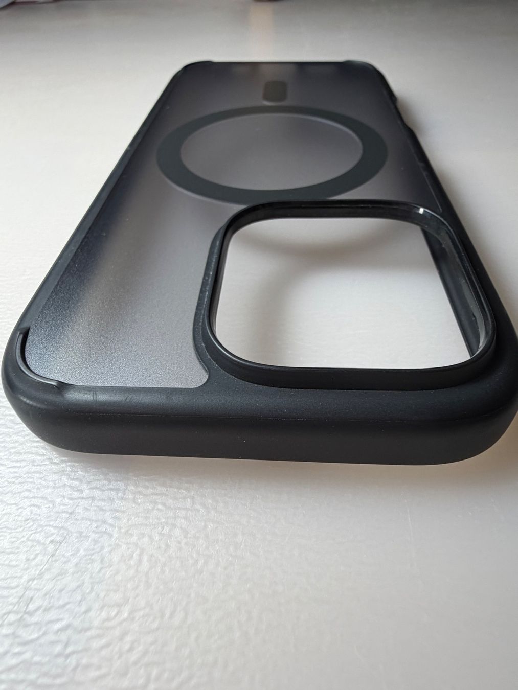 Spigen Cover & Protezioni schermo: Coque Apple iPhone 16 Pro Spigen Magsafe frost black – Usato da Botyre (Ayent) venduto da dam_nlm2 2