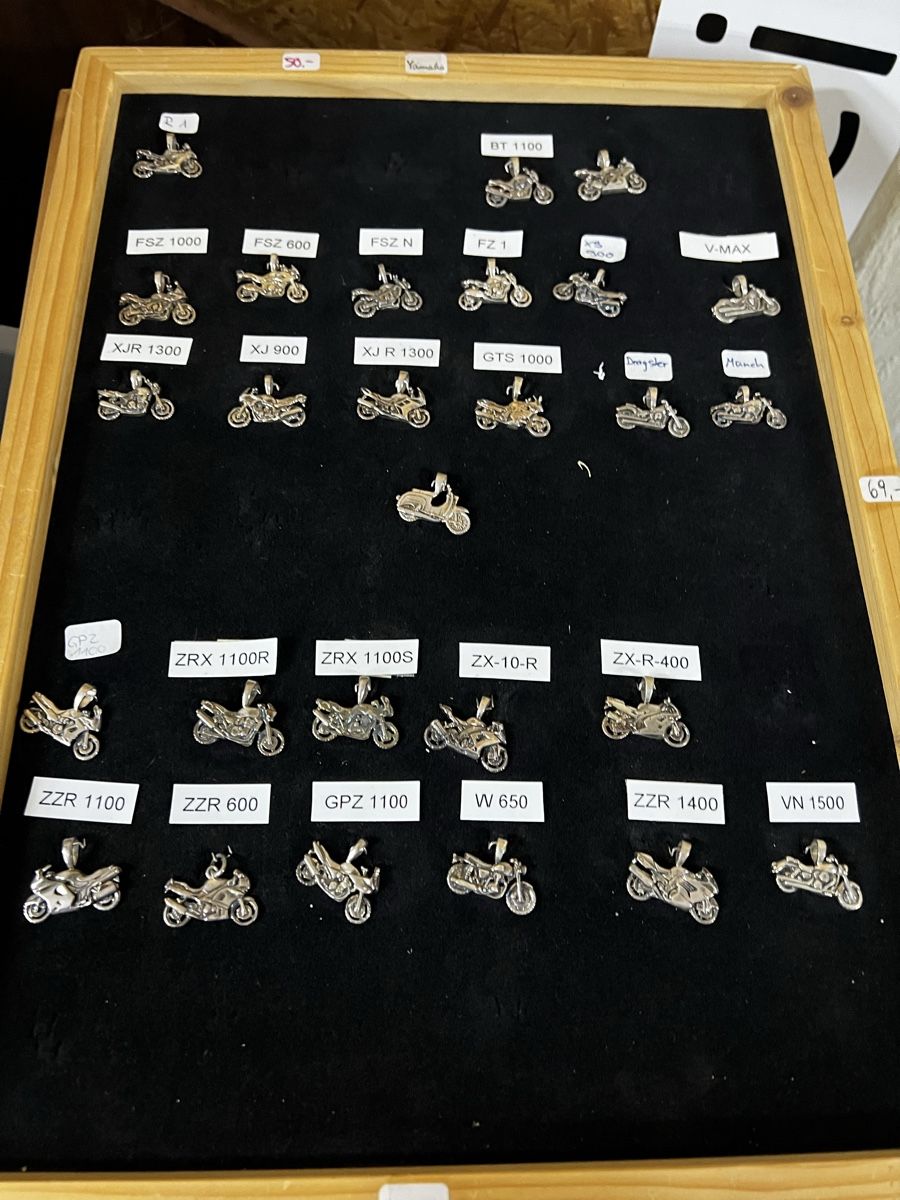 Ciondoli: 134 Silber Anhänger Motorräder Konvolut – Nuovo (secondo la descrizione) da Steinen venduto da sal_6y7g 1