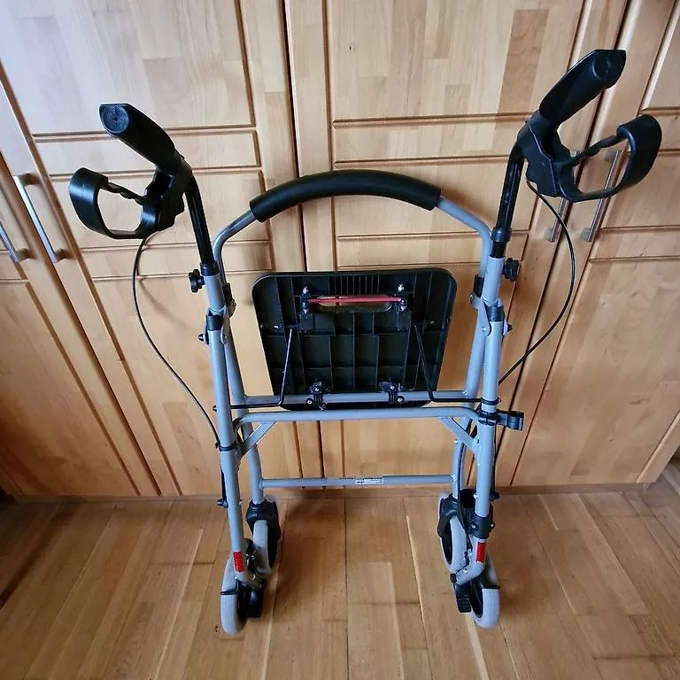 Ausili per la deambulazione: Rollator mit Sitzfläche – Usato da Blumenstein venduto da olk_r5kh 1