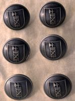 6 antike Uniformknöpfe mit Axt im Wappen