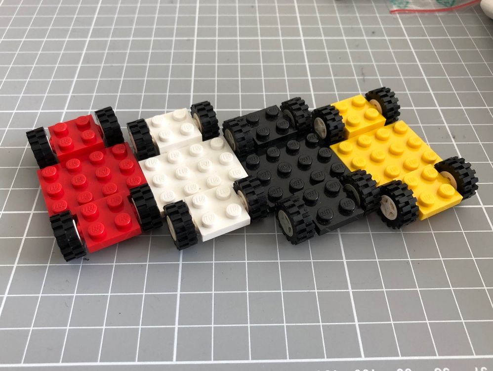 4 Lego Auto Chassis (schwarz, rot, gelb, weiss) | Kaufen auf Ricardo