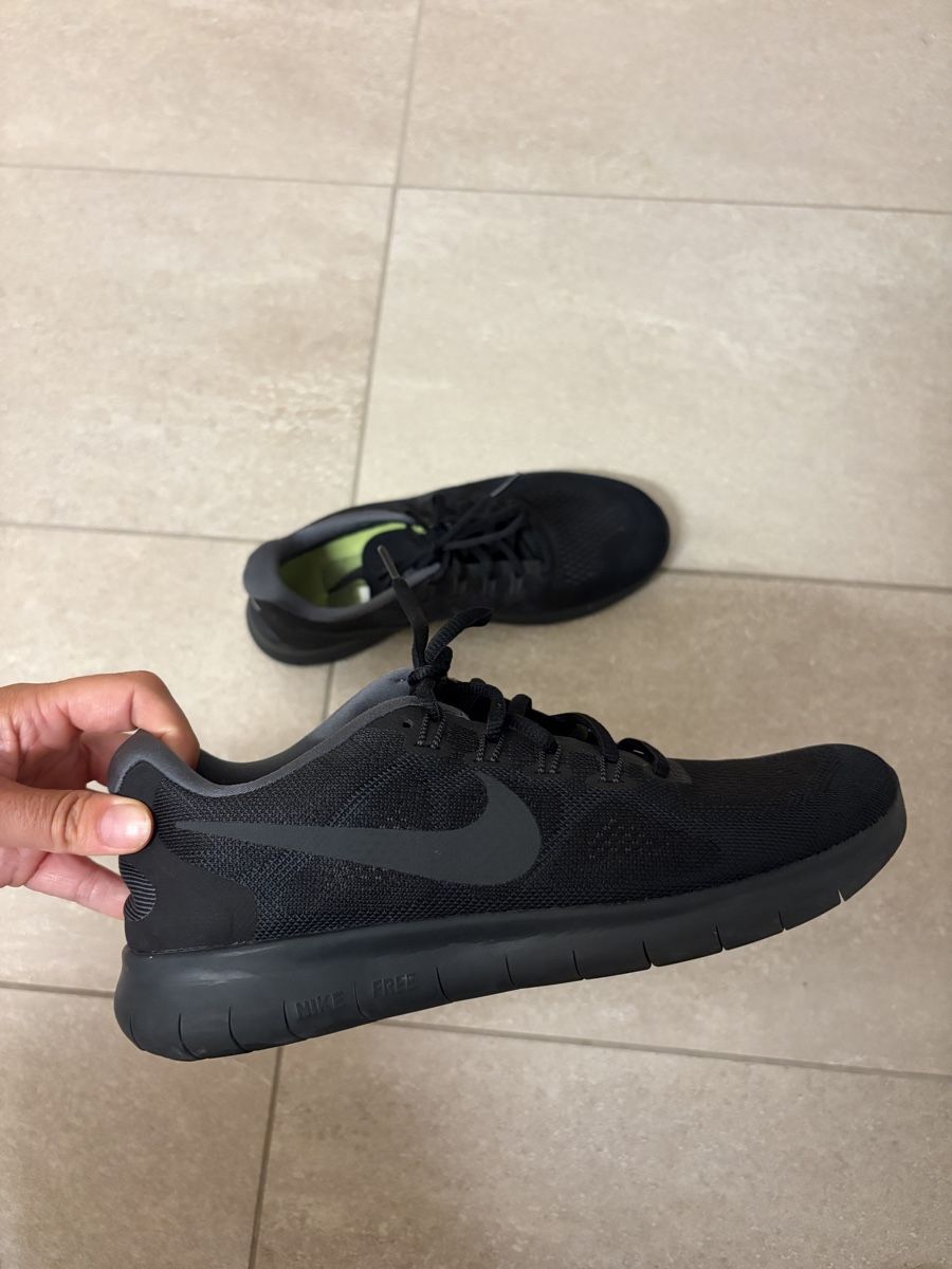 Nike Scarpe da uomo: Nike Sneaker schwarz Grösse 40 – Nuovo (secondo la descrizione) da Meilen venduto da SabrinaK1992