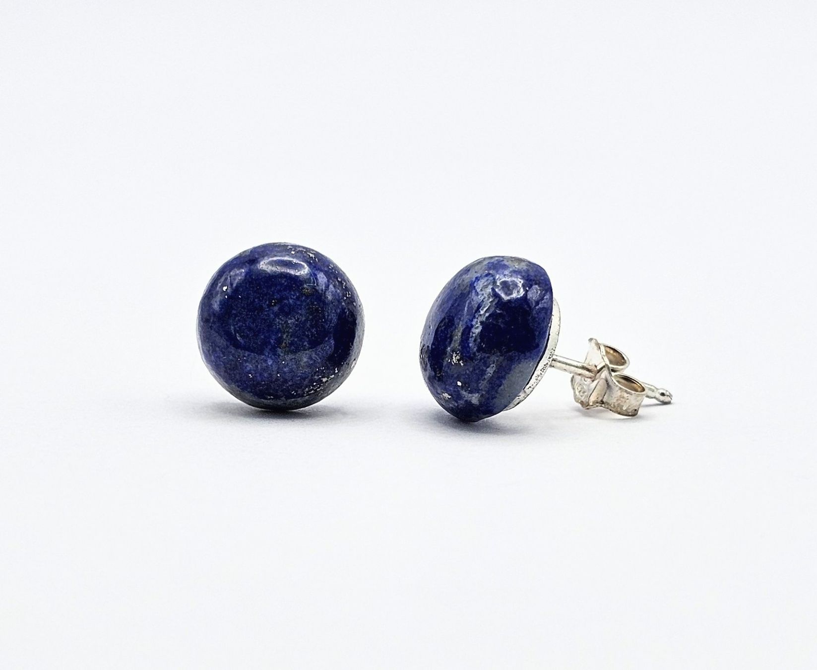 Orecchini pendenti & Orecchini a lobo: Lapislazuli Ohrstecker: 925er Silber, 9mm Durchmesser, Chile – Nuovo e nell'imballaggio originale da Basel venduto da PachaWool