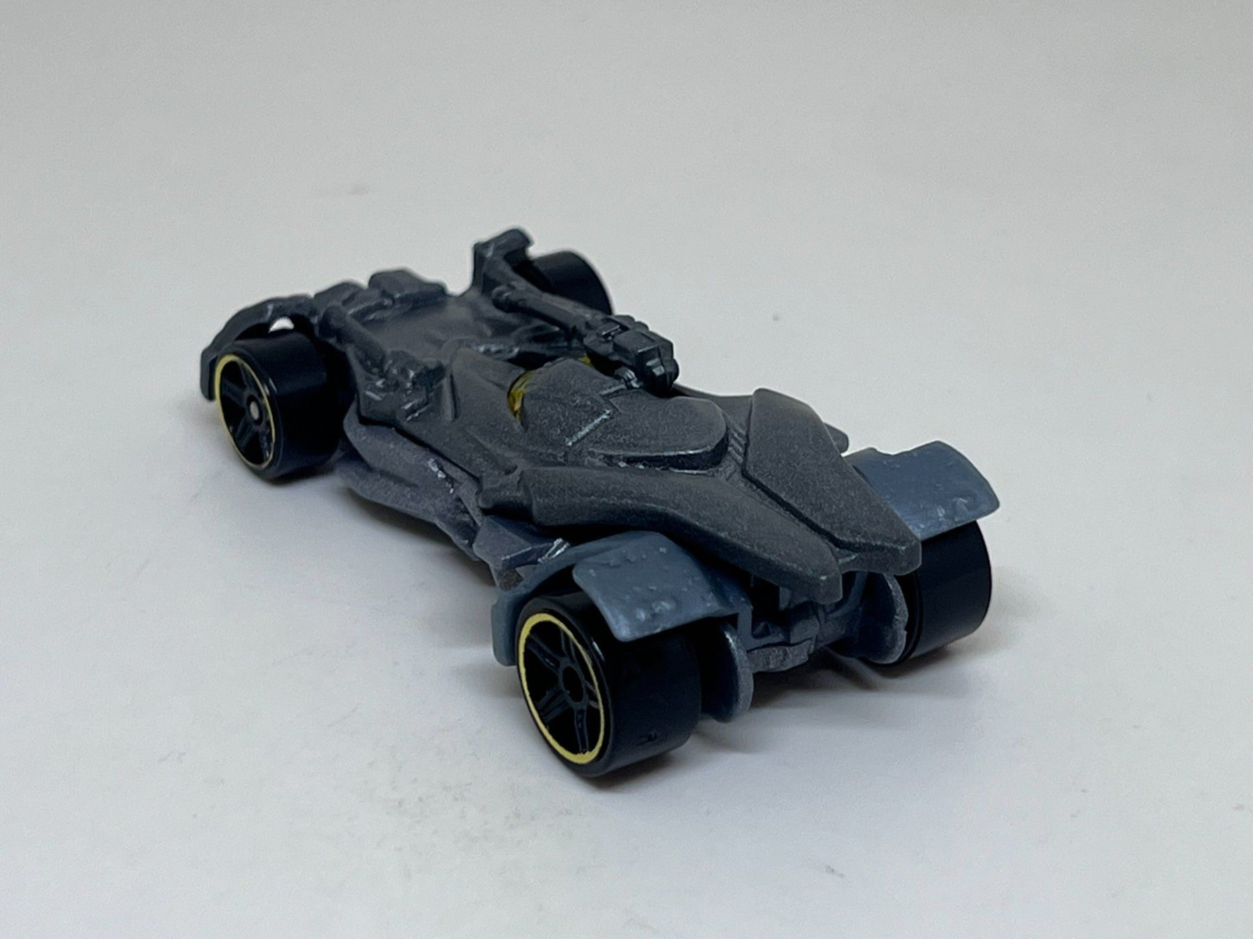 Hot Wheels Modellini d'auto: Hot Wheels Justice League Batmobile #59 – Usato da Wildegg venduto da LaaBoutique 2