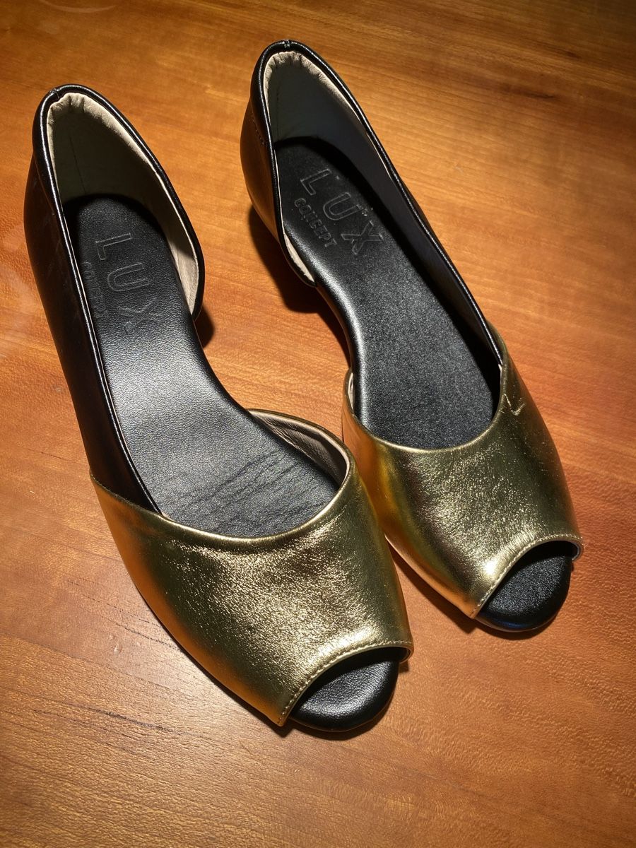 Scarpe da donna: Ballerina / Sandalette gold-schwarz – Usato da Zürich venduto da Domi_ZH