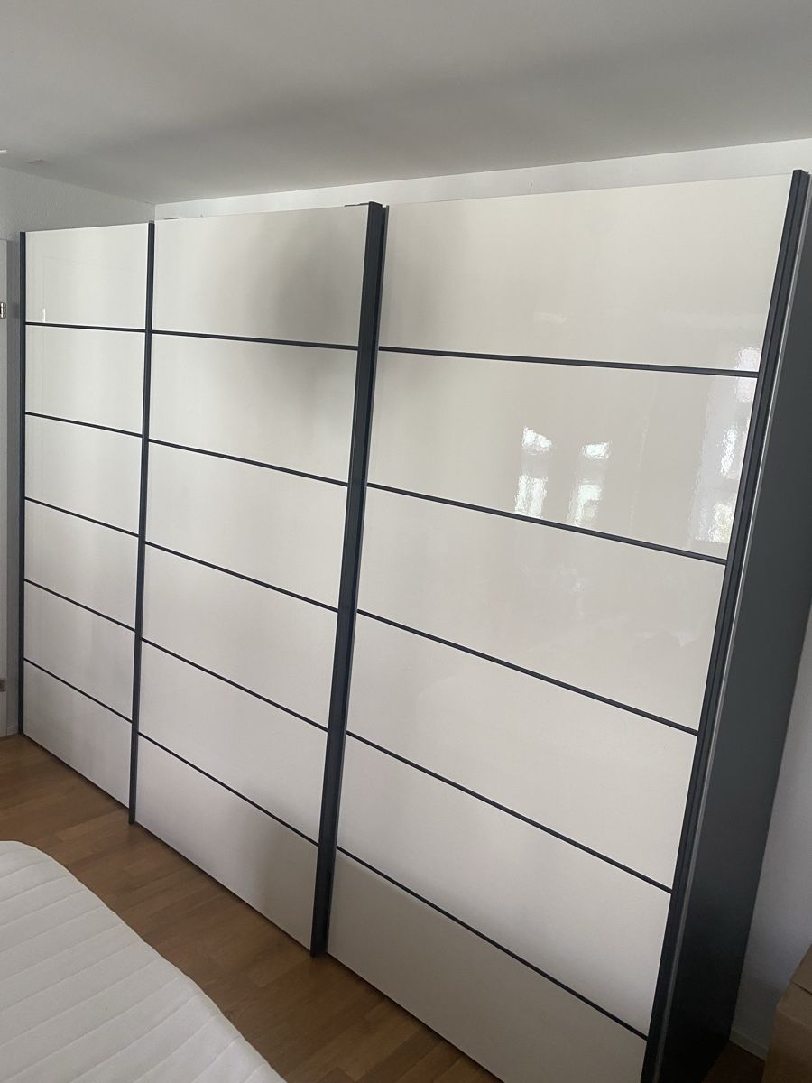 Interio Armadi: Schrank mit Schiebetüren (Interio) – Usato da Zug venduto da shoppingqueen10 4