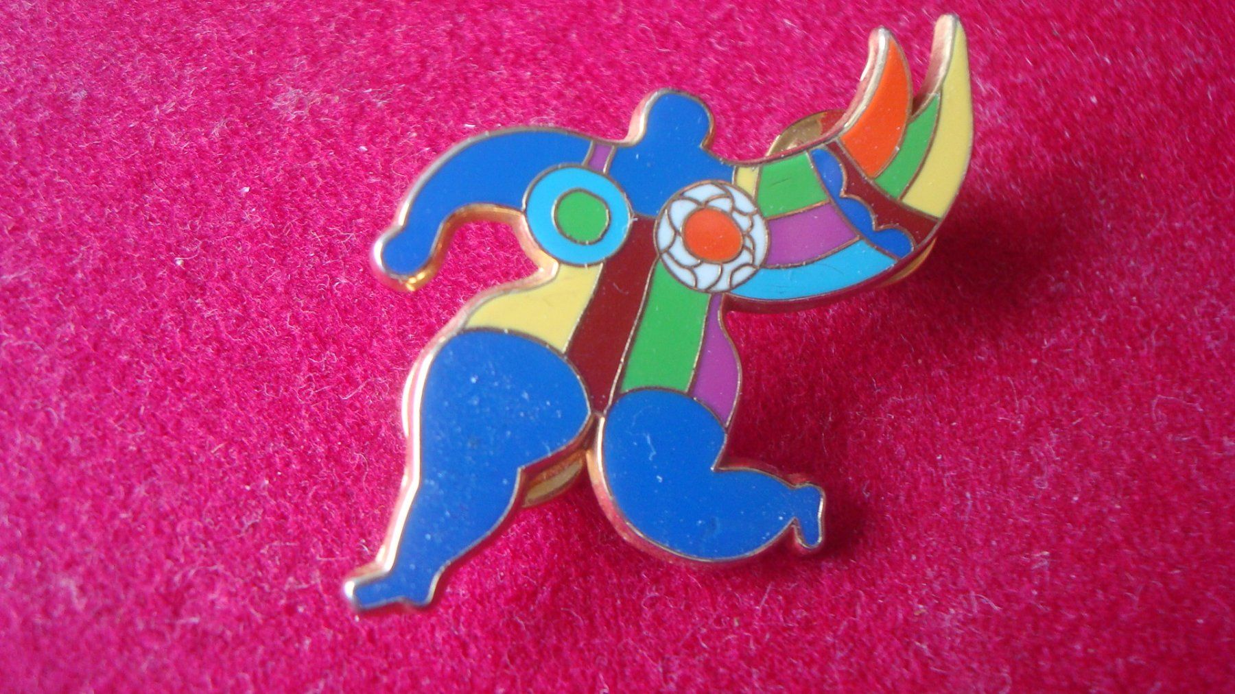 Placchette & Badge: Niki de Saint Phalle Pin – Usato da Münchenstein venduto da Pesci6
