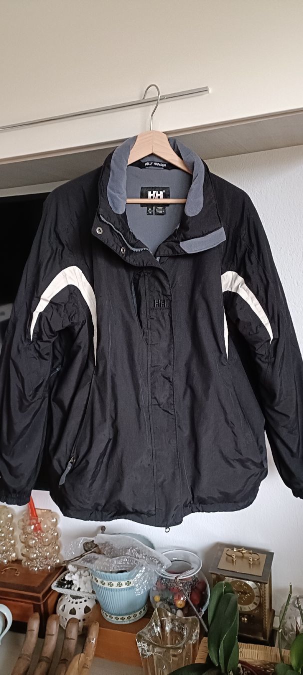 Giacche: Giacca Helly Hansen nera, perfetta per l'inverno! – Usato da Lugano venduto da ycd_rv8h 2