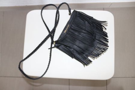 Handtasche klein schwarz mit fransen