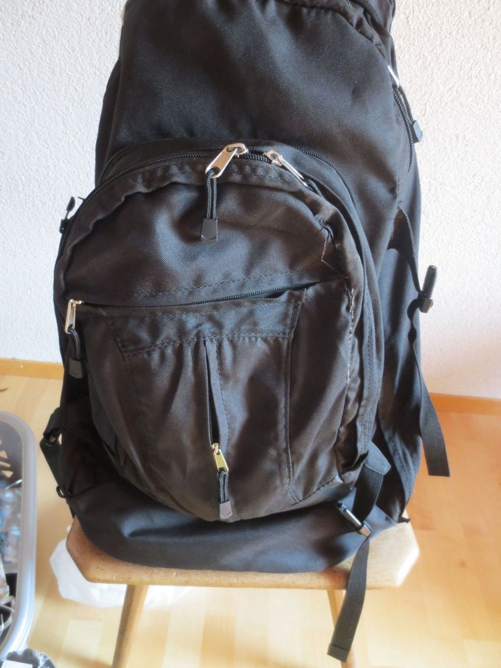 Zaini: Rucksack u.Tragetasche mit klei.Rucksack – Usato da Männedorf venduto da Livingston 3