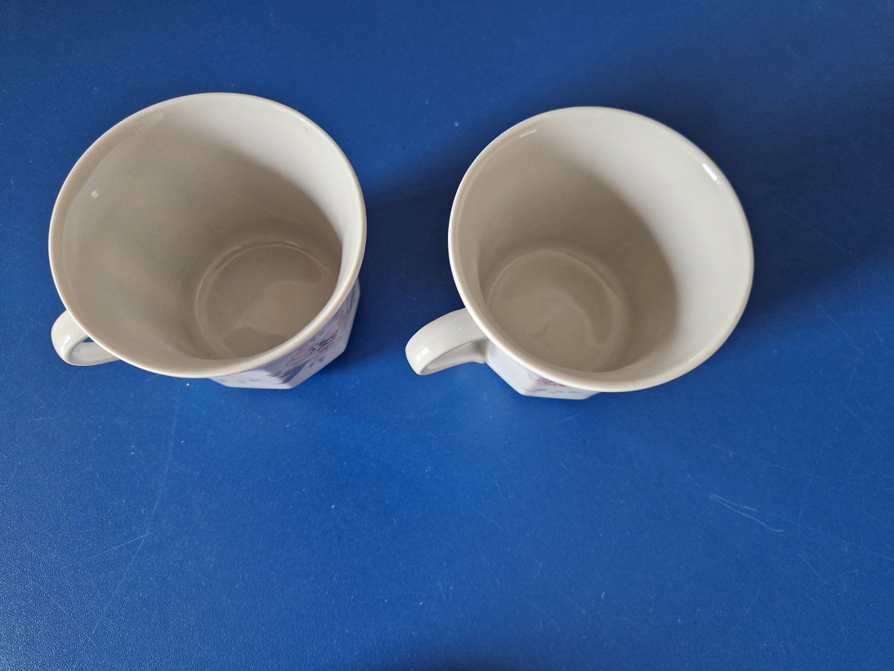 Tassen: 2 Kaffeetassen weiss mit Blumendekor – Gebraucht aus Münchenbuchsee von Aare22 2
