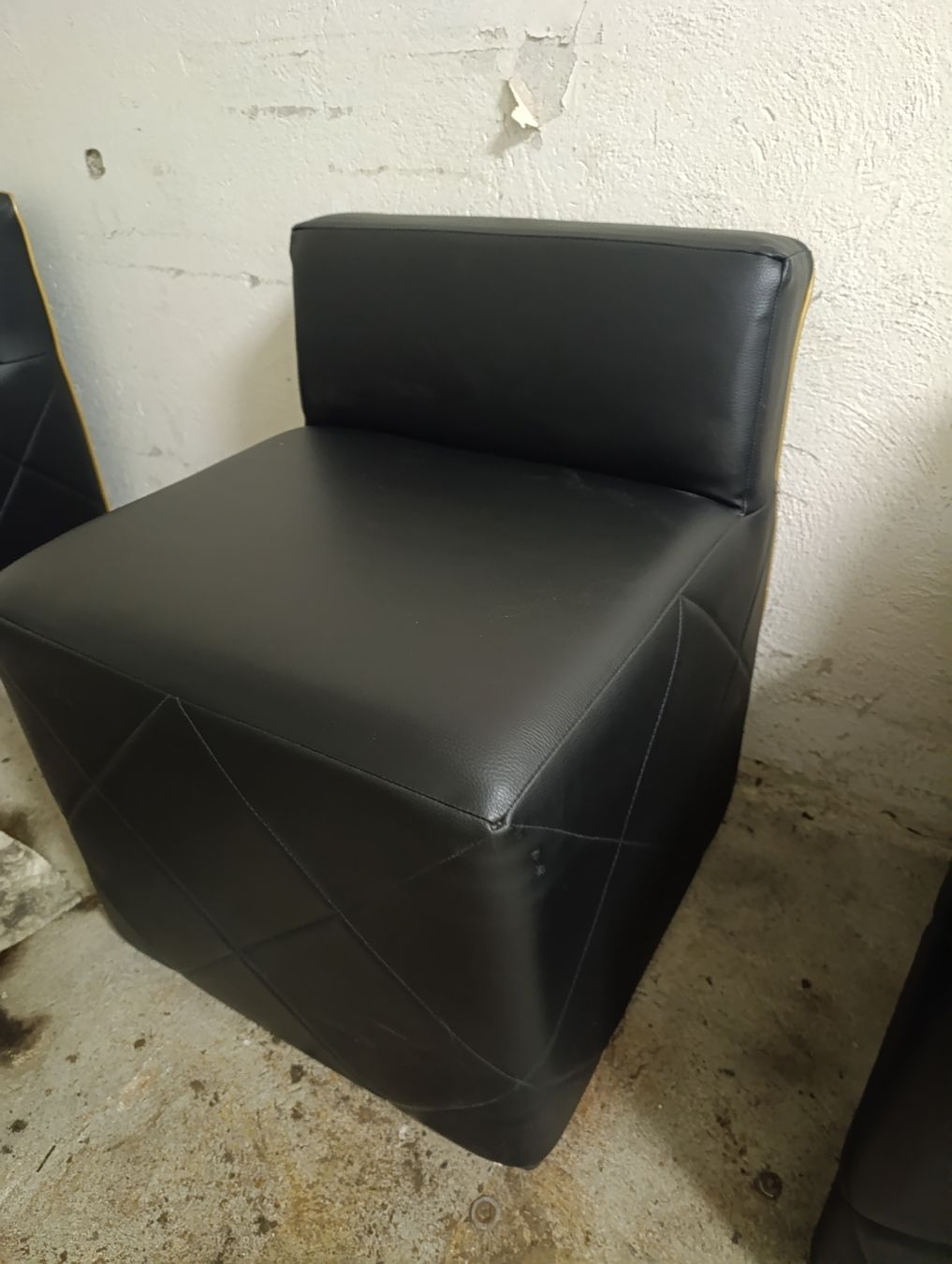 Tabourets: Kunstleder Stuhl/Hocker Nr. 7 – D'occasion à Romanshorn par dav_h2lv