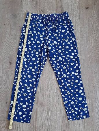 Leichte Sommerhose Gr. 128 blau mit Blumen von L&D