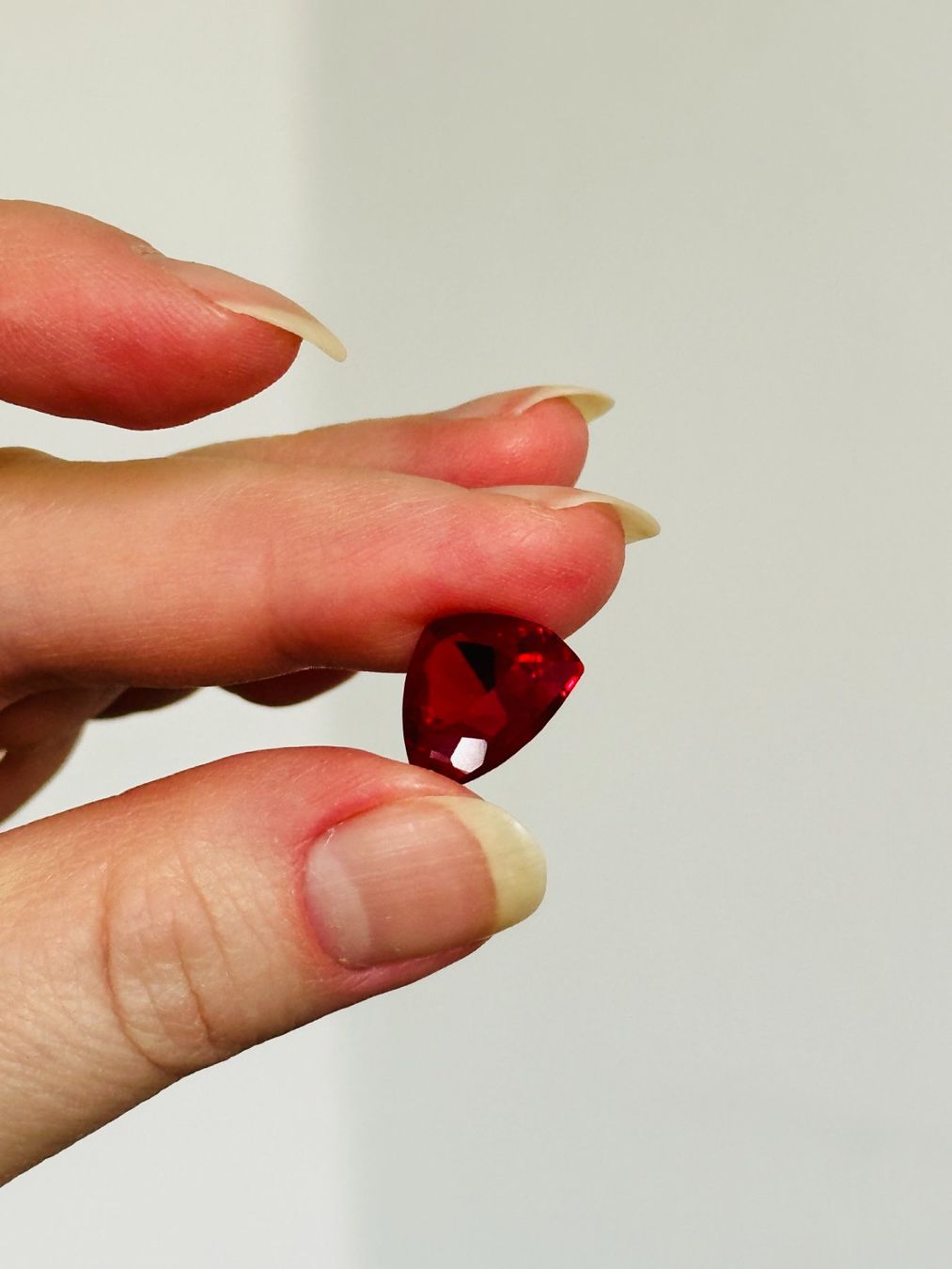 Pietre preziose: Trillion Cut 12.60 Ct Certified – Nuovo e nell'imballaggio originale da Genève venduto da AGBERG 4