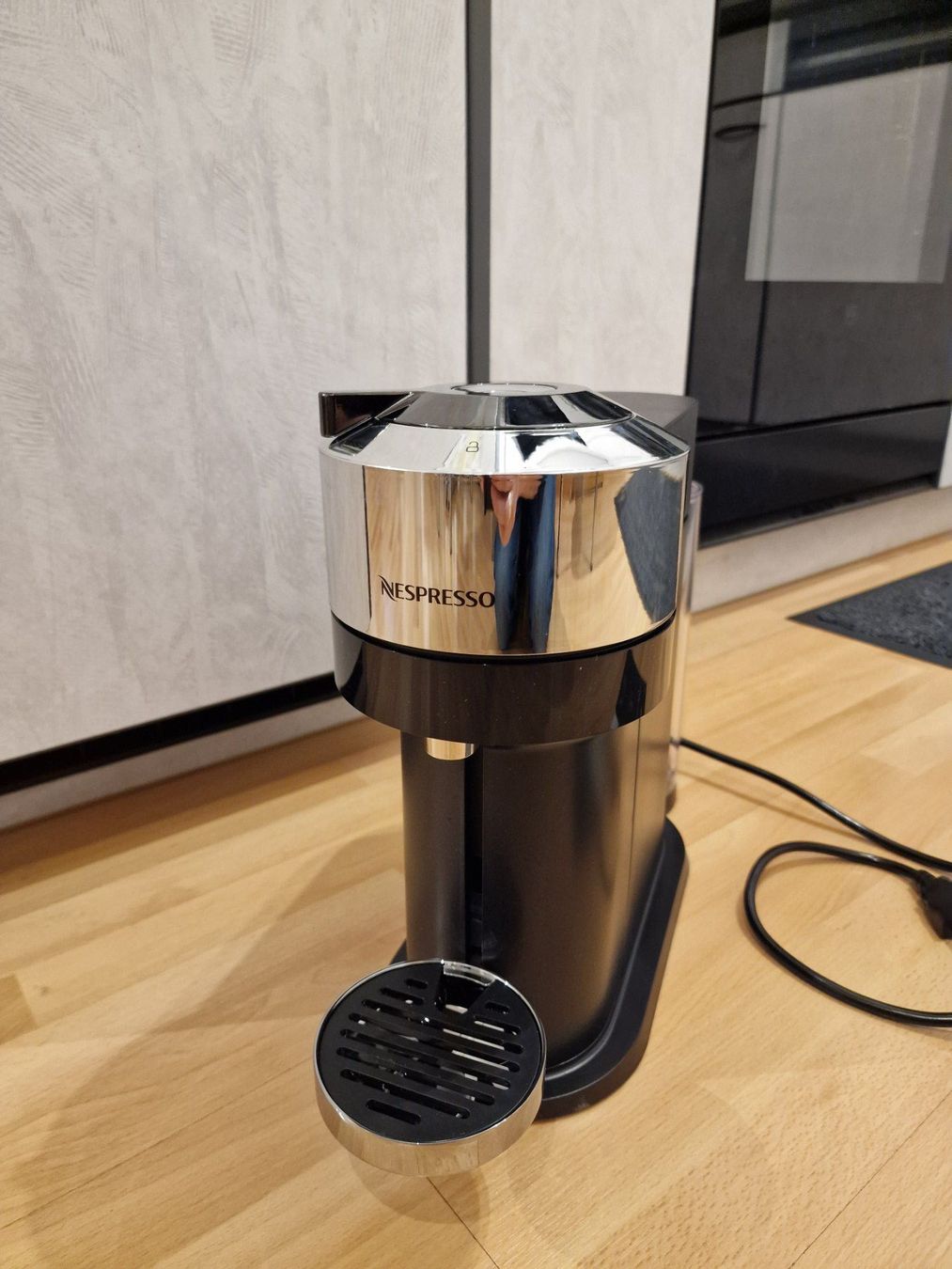 Nespresso Macchine per caffè & Macchine per espresso: Nespresso Vertuo Next Dark Chrome "NEU" – Nuovo (secondo la descrizione) da Buchrain venduto da Sssschaller 4