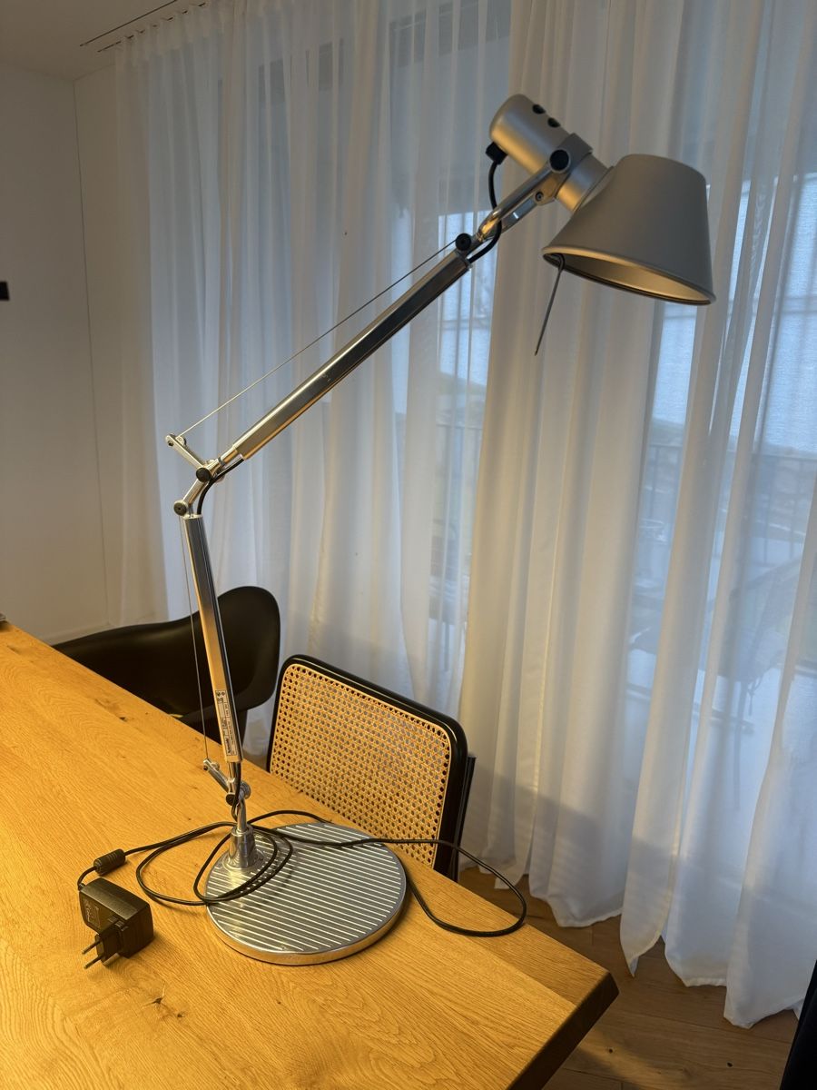 Artemide Lampade: Artemide Tischlampe Mini defekt – Difettoso da St. Gallen venduto da zue_9mnd