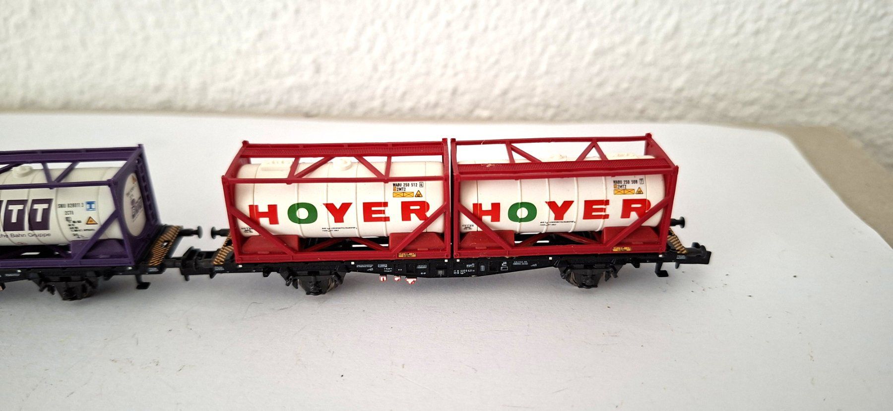 Trix Modelleisenbahnen: Minitrix 2 x  DB Containertragwagen " BTT  u.  HOYER " – Gebraucht aus Biberist von Ntrains 2