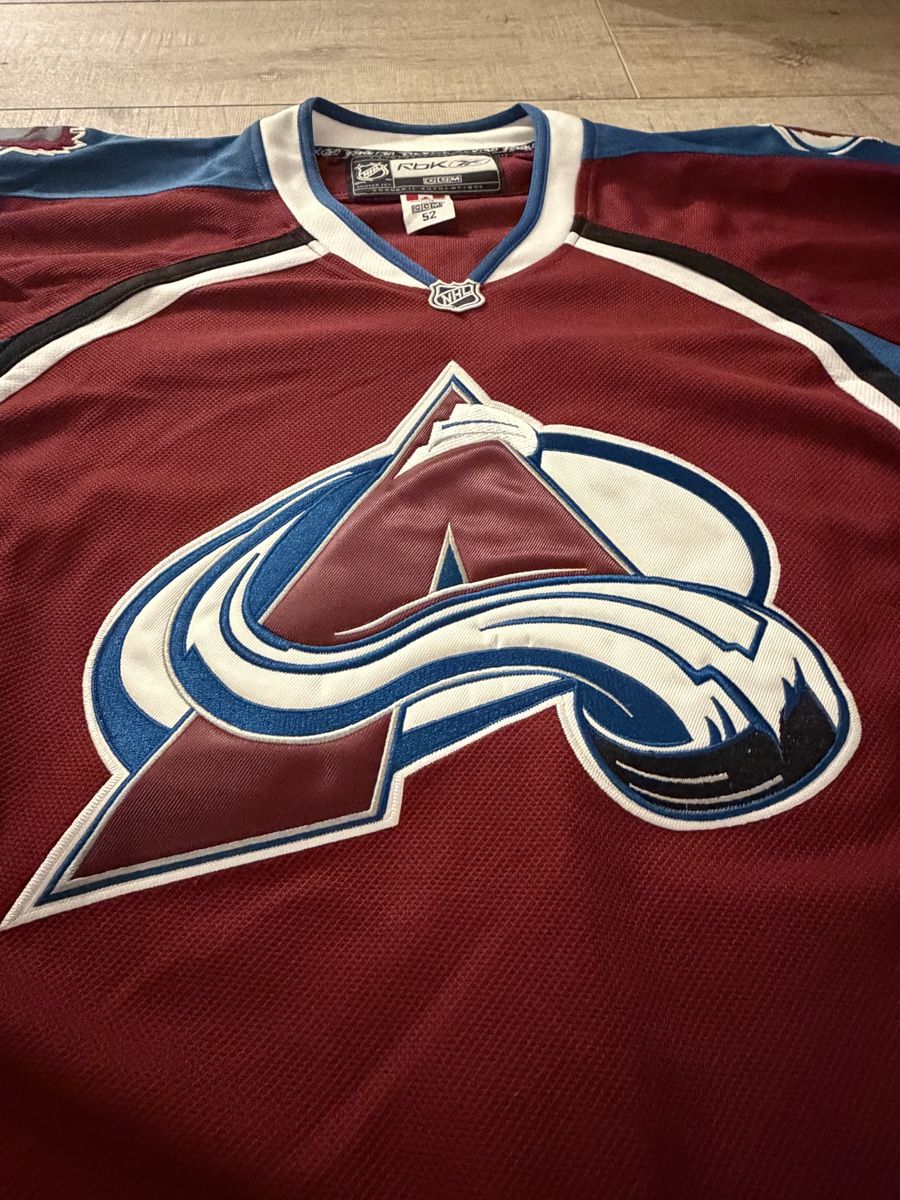Leibchen & Hosen: NHL Colorado Avalanches - Nathan MacKinnon – Gebraucht aus Winkel von Derschweizerseller 1