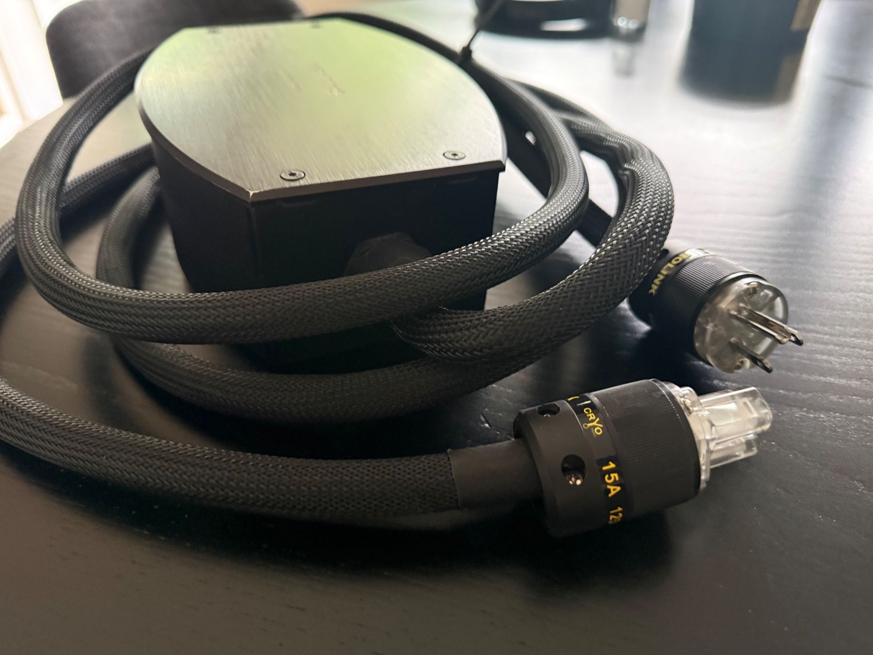 Convertitori: WENTINS MIT CRYSTAL Power Cable - Pristine Condition! – Usato da Schlieren venduto da BT89 3