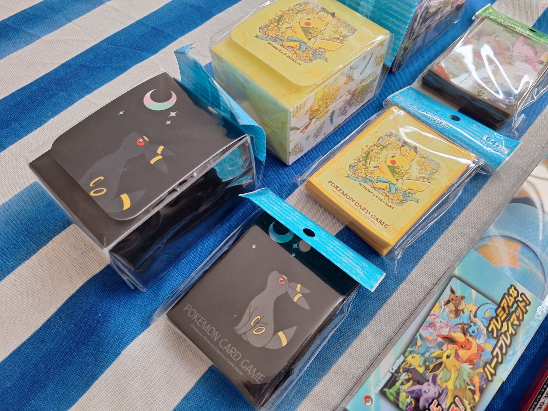 Pokémon Carte collezionabili: 11-teiliges JP Pokemon Center Set; Sleeves, Deck Boxes – Nuovo e nell'imballaggio originale da Spreitenbach venduto da misi.m 2