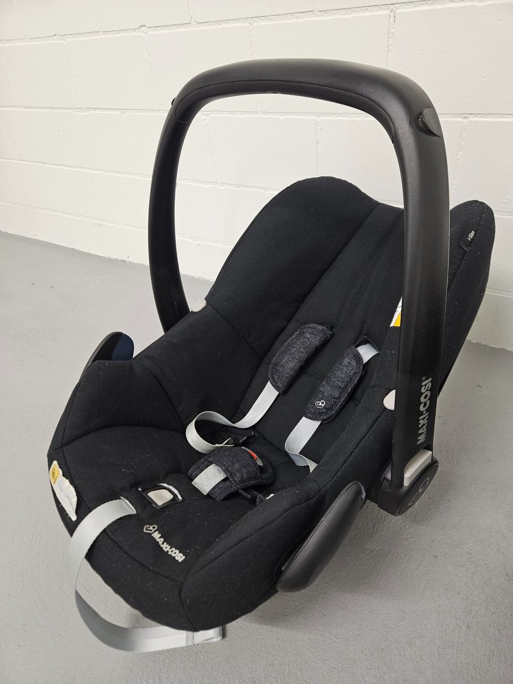 Maxi-Cosi Seggiolini per auto: Maxi-Cosi Babyschale Rock mit Isofix-Basis – Usato da Meilen venduto da Mikrama 1