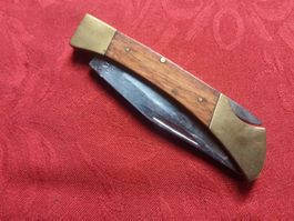 Couteau de poche, manche en bois et laiton.