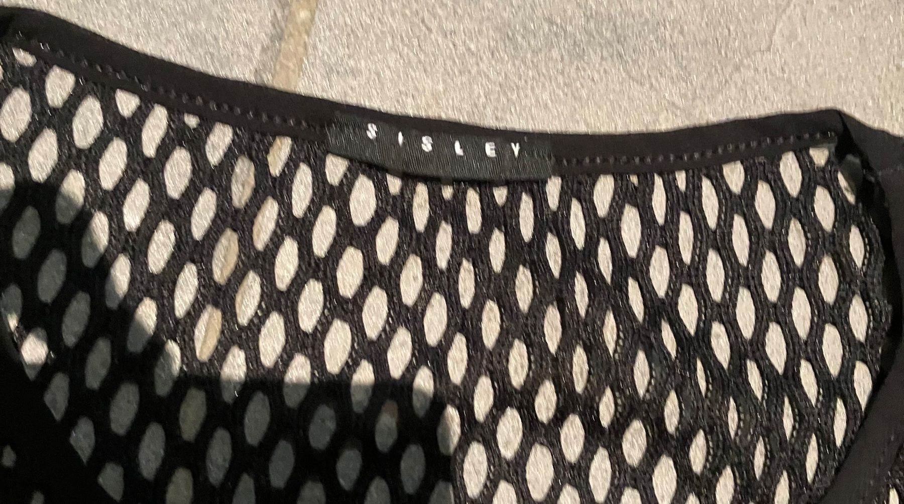 Sisley Tops: Haut  Sisley noir maille  S – D'occasion à Arconciel par chance22 1