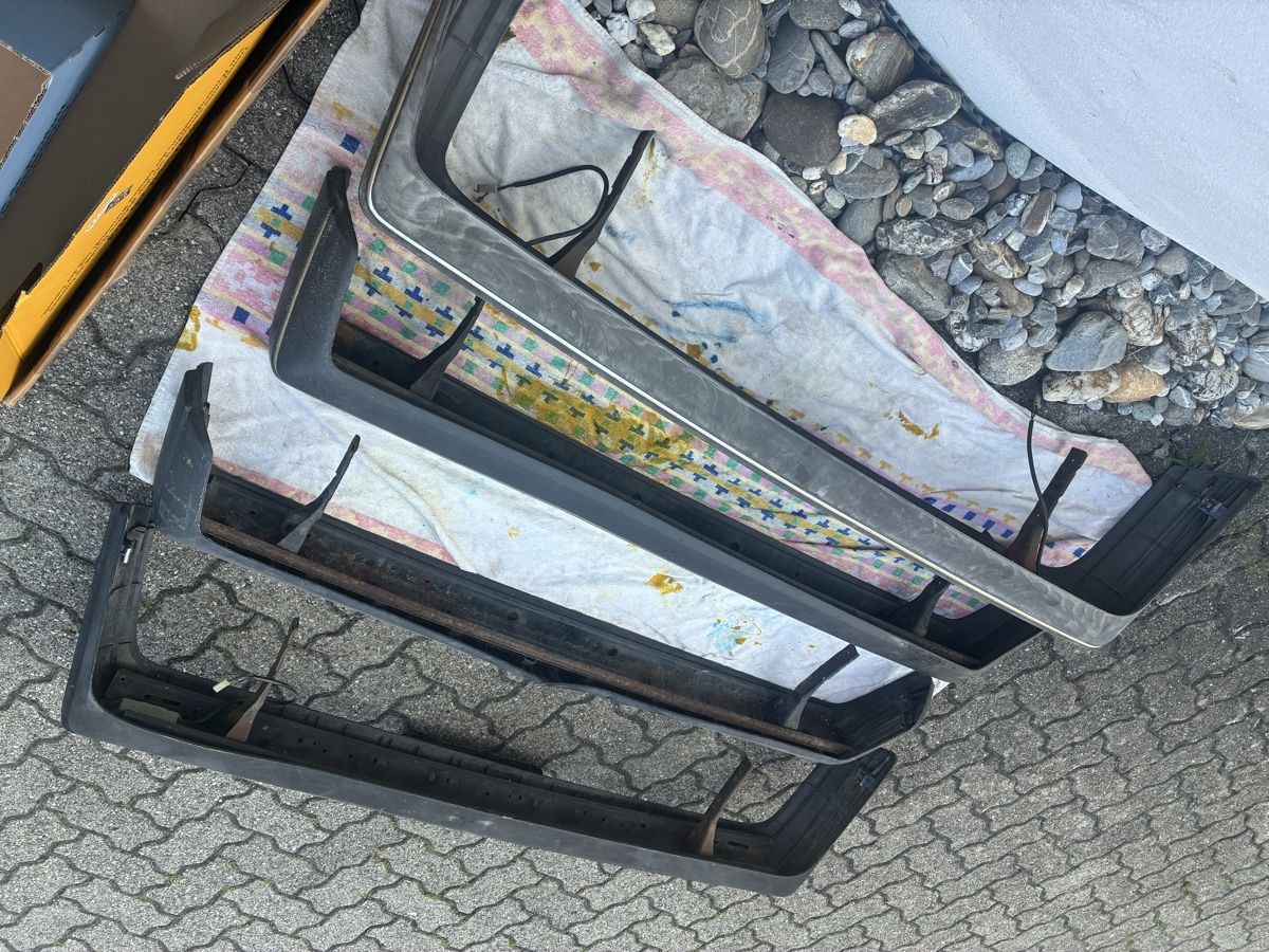 VW Tutti pezzi di ricambio auto: VW Golf 1 Stossfänger – Difettoso da Felsberg venduto da schwarzin 4