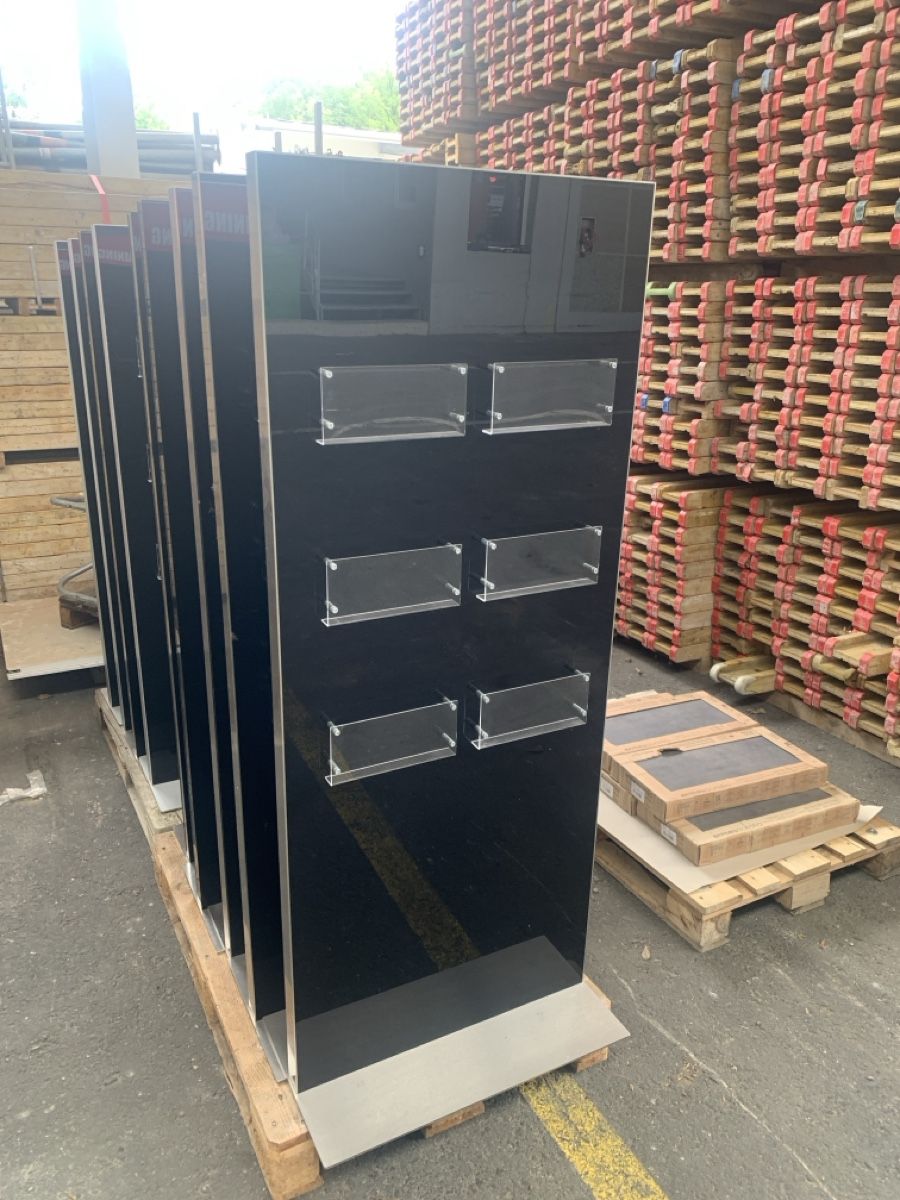 Altro in Decorazioni & Accessori:  Hochglanz-Display-Ständer mit Fächern – Usato da Andwil SG venduto da Dabian