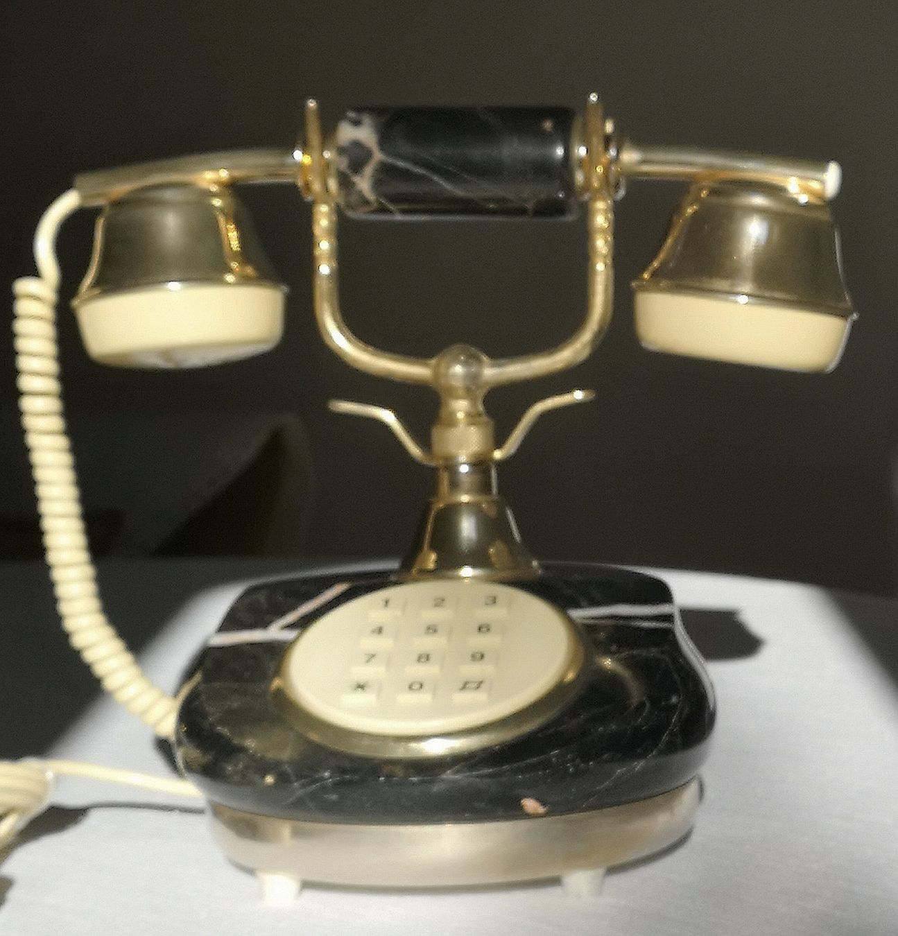 Telefoni: Altes Telefon aus Marmor und Messing – Usato da Zürich venduto da Tanteemma369