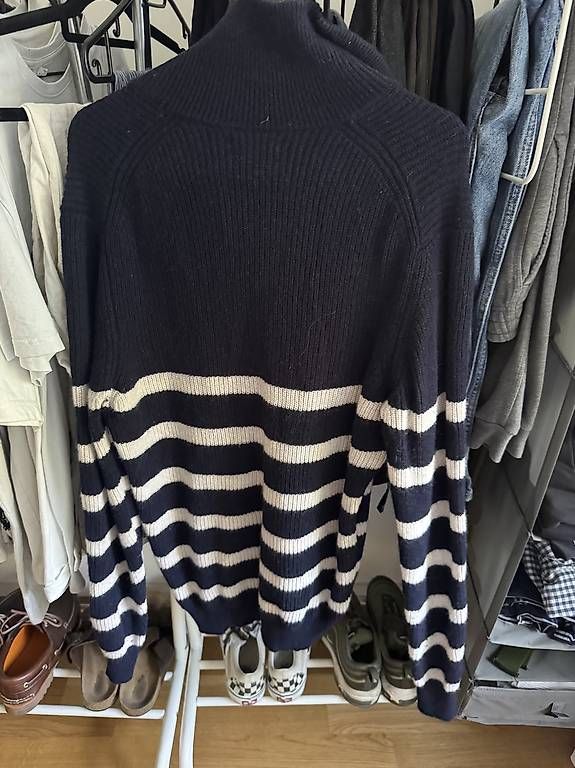 Pullover & Sweatshirts: Massimo Dutti Pullover – Gebraucht aus St. Gallen von rechsteinersell 1