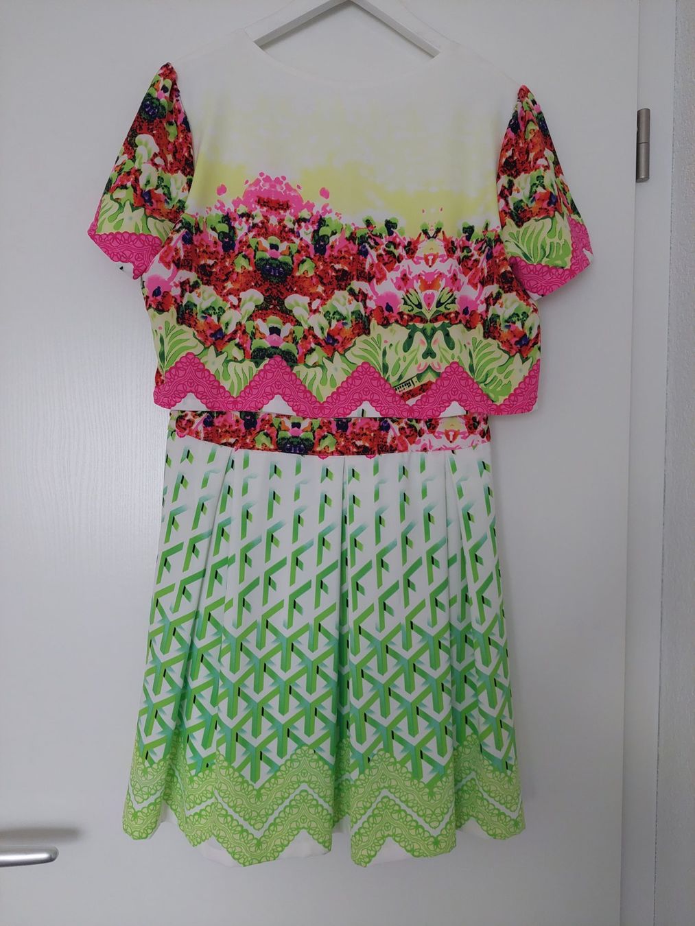Vestiti: Kleid hochwertig, farbenfroh, elegant Gr. L – Usato da Beckenried venduto da Anmu1 1