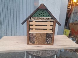 Insektenhotel aus Holz, naturbelassen, guter Zustand