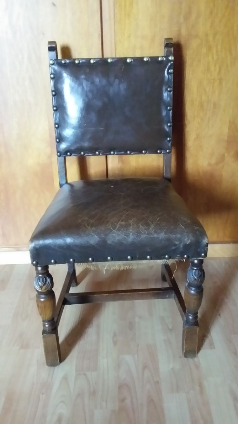 Stühle: Antique Gothique chaise bois et cuir – Gebraucht aus Tavannes von Alkatra-kkk666