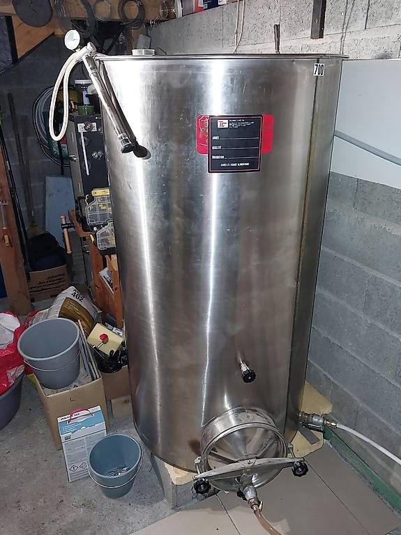 Abbeveratoi e trogoli: Cuve / réservoir/ citerne Inox 700L – Usato da Vevey venduto da vevey 1