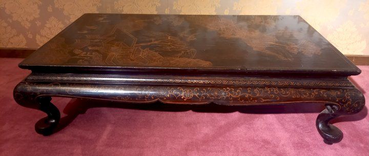 Tavoli: table chinoise laquée (fin 19eme) – Usato da Ponts-de-Martel venduto da Henri-Louis 3