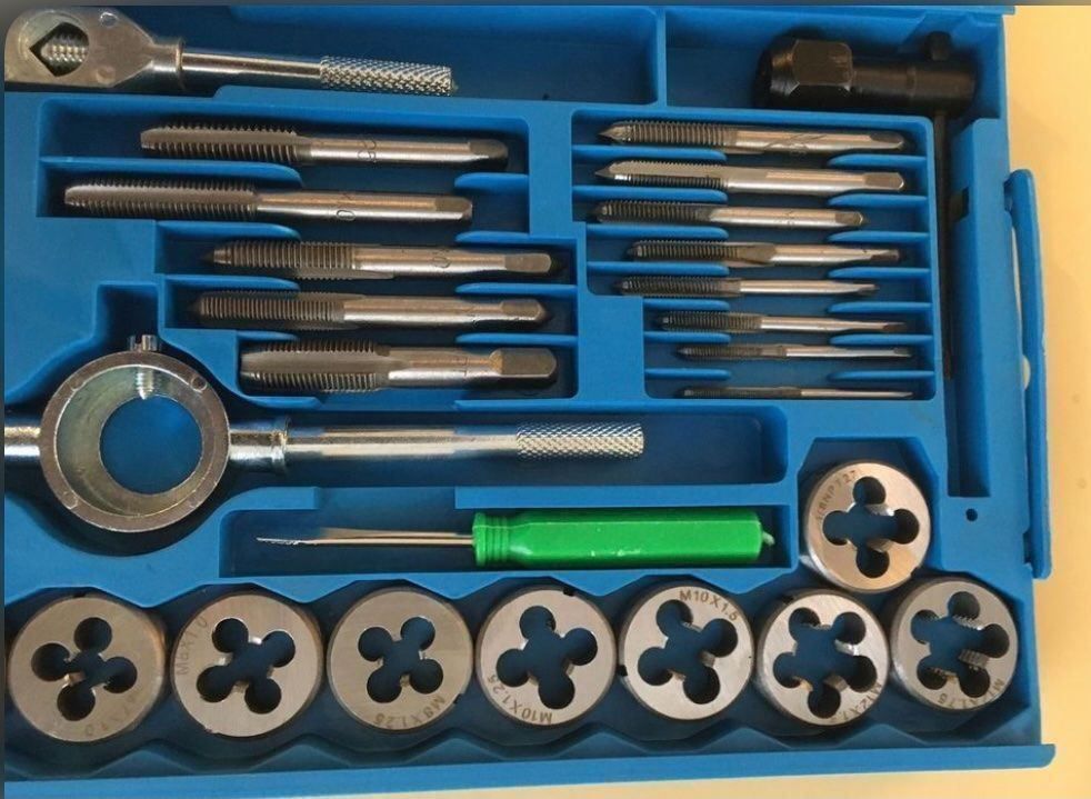 Tous les outils: Gewindebohrer/Schneider Set 40-tlg. – Neuf (Voir description) à Heerbrugg par ProBau-Liq